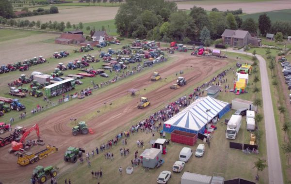 Drone video tractorpulling Moerbeke